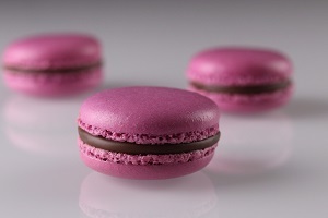 Champagne and milk chocolate macaron