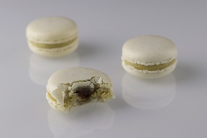 Pistachio whisky macaron