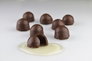 Liqueur-filled glazed bonbon