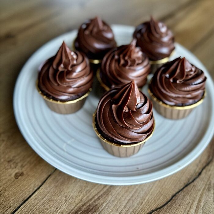 Chocolate cupcakes with cremeux and banana caramel