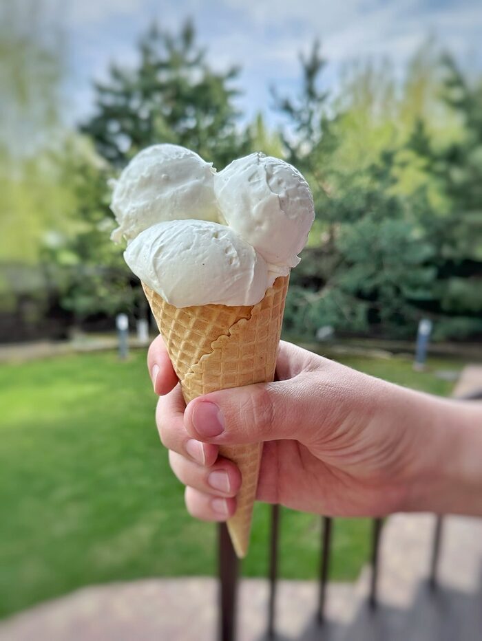 White chocolate ice cream without a machine