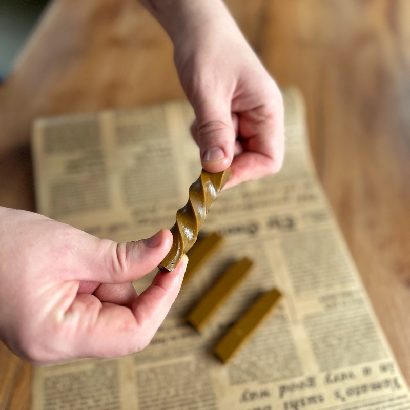 Pistachio toffees