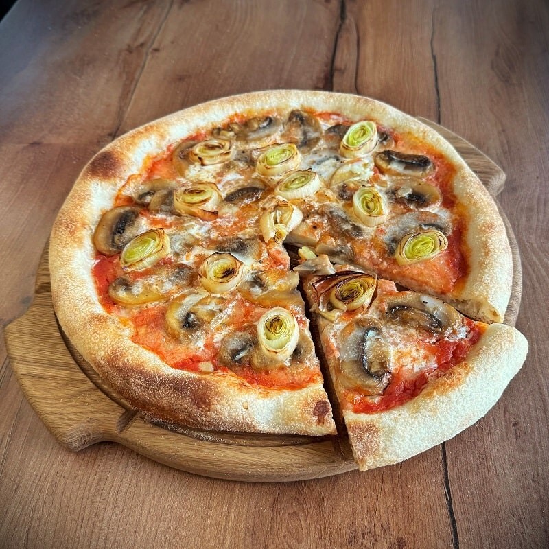 Mushrooms with Garlic pizza