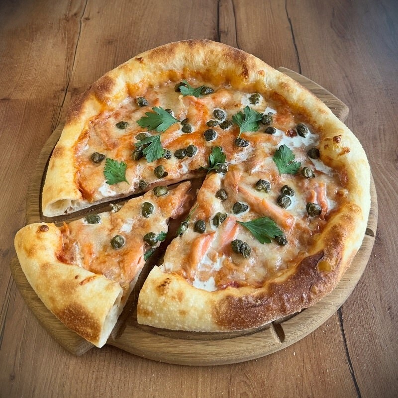Smoked Salmon with Capers pizza