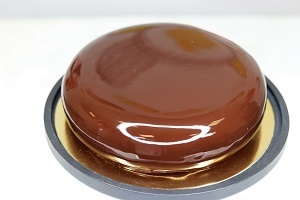 Chocolate mirror glaze