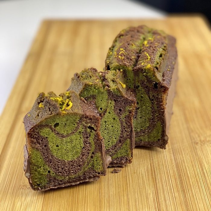 Matcha loaf cake with bitter chocolate