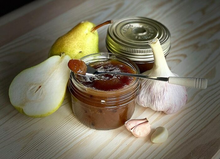 Pear and garlic