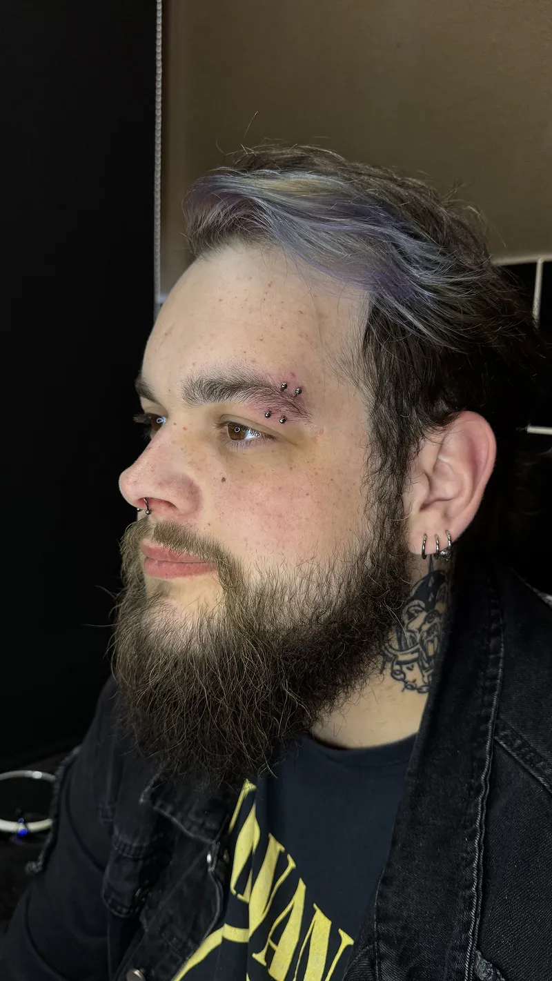 Nasen und Ohrpiercing bei INK SOCIETY in Kiel-Wellingdorf