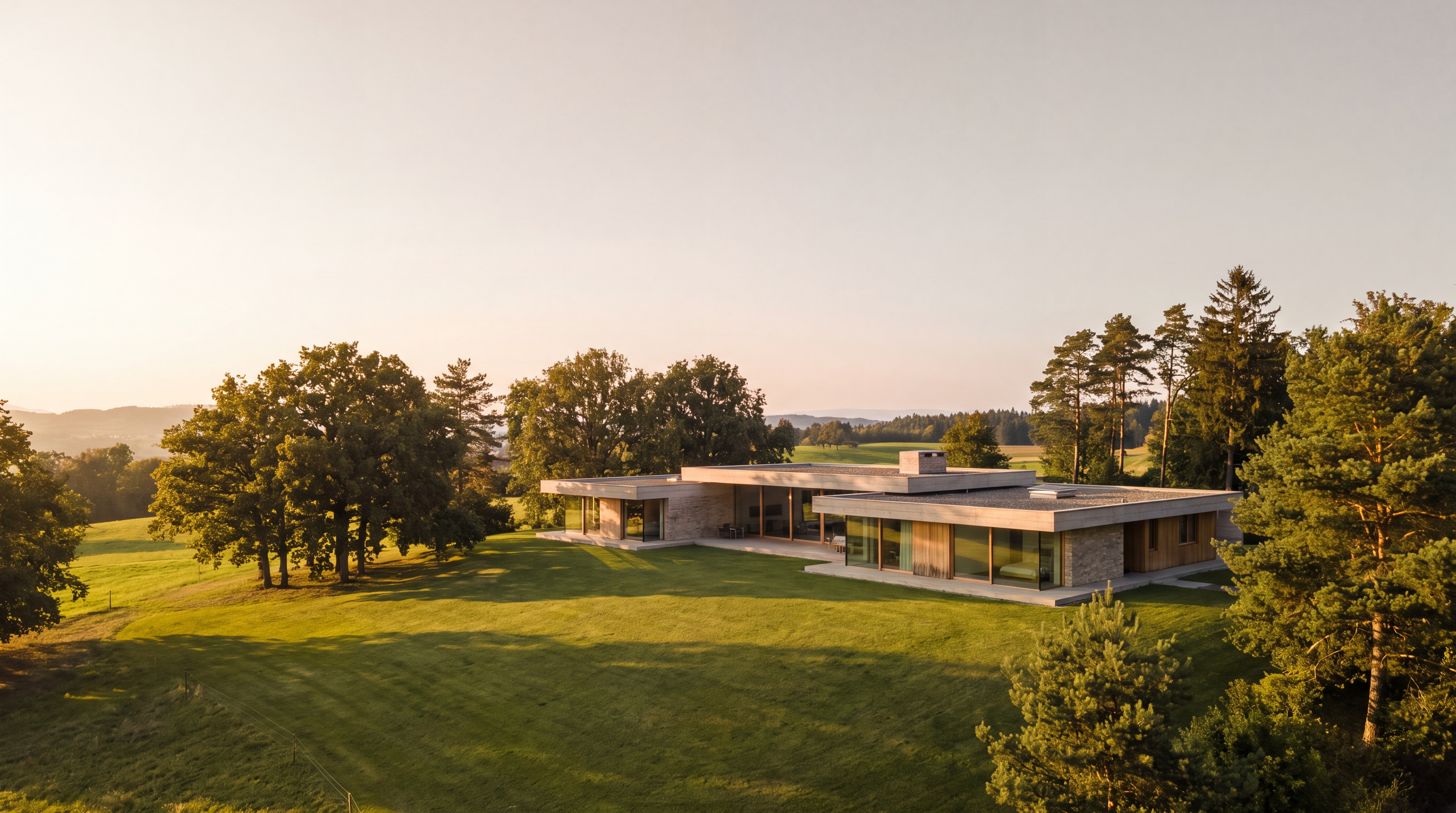 Luftaufnahme einer modernen Villa in der Schweiz
