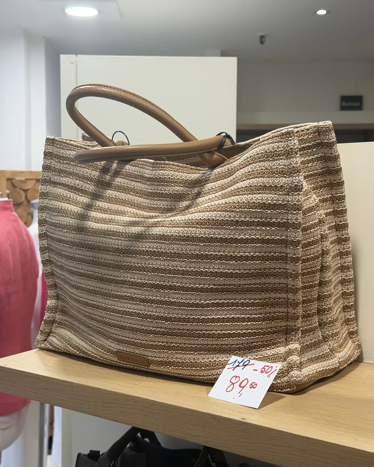 Grand cabas rayé en raphia en soldes