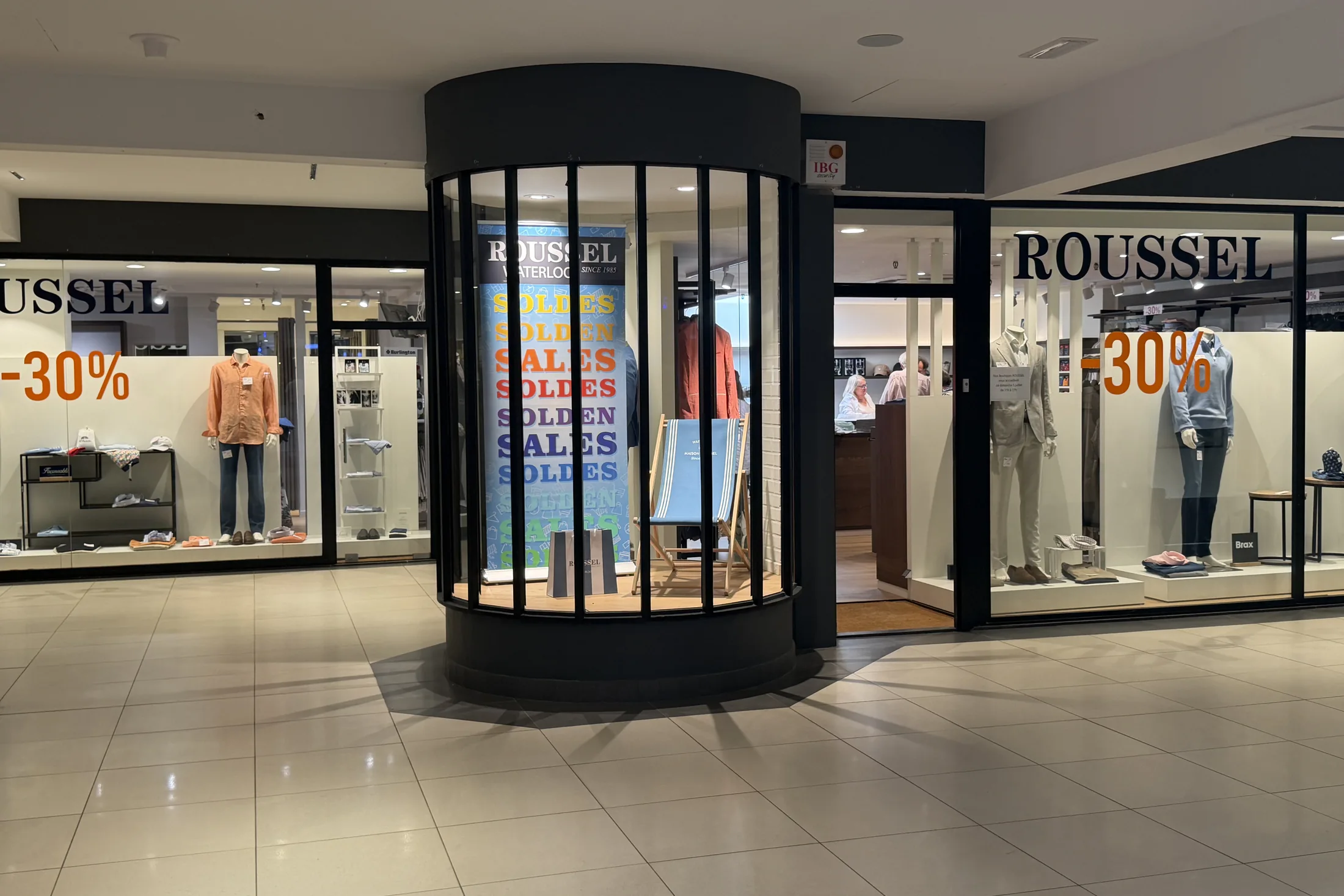 Façade de la boutique homme La Maison Roussel, Passage Wellington à Waterloo