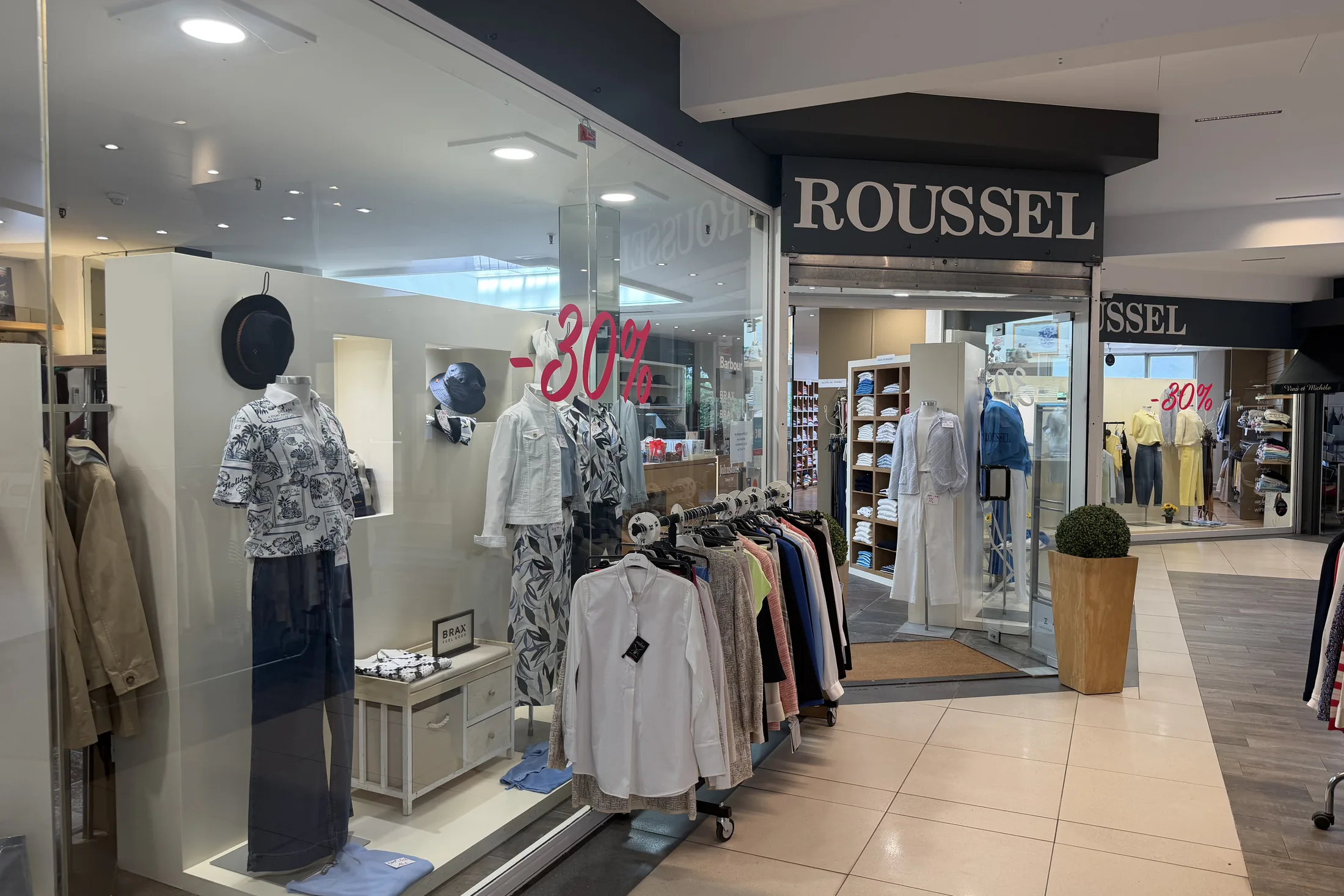 Façade de la boutique dame La Maison Roussel, Passage Wellington à Waterloo