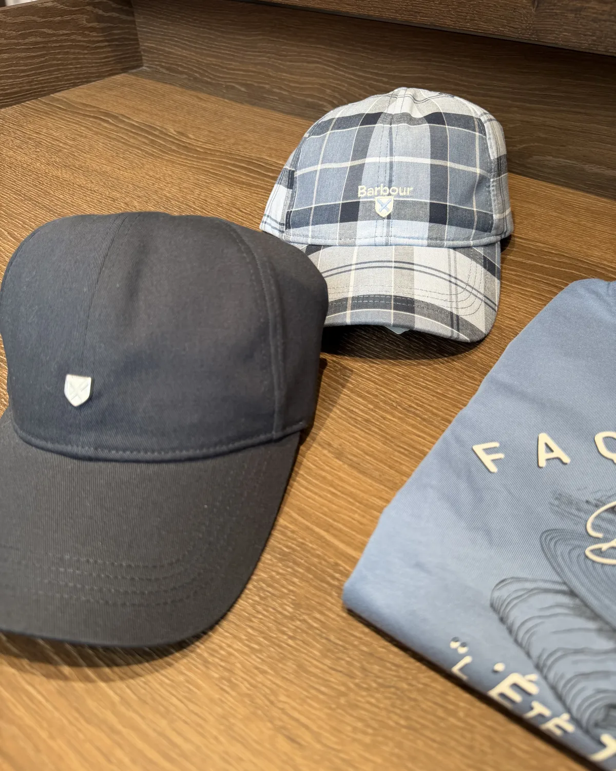 Casquettes Barbour marine et tartan