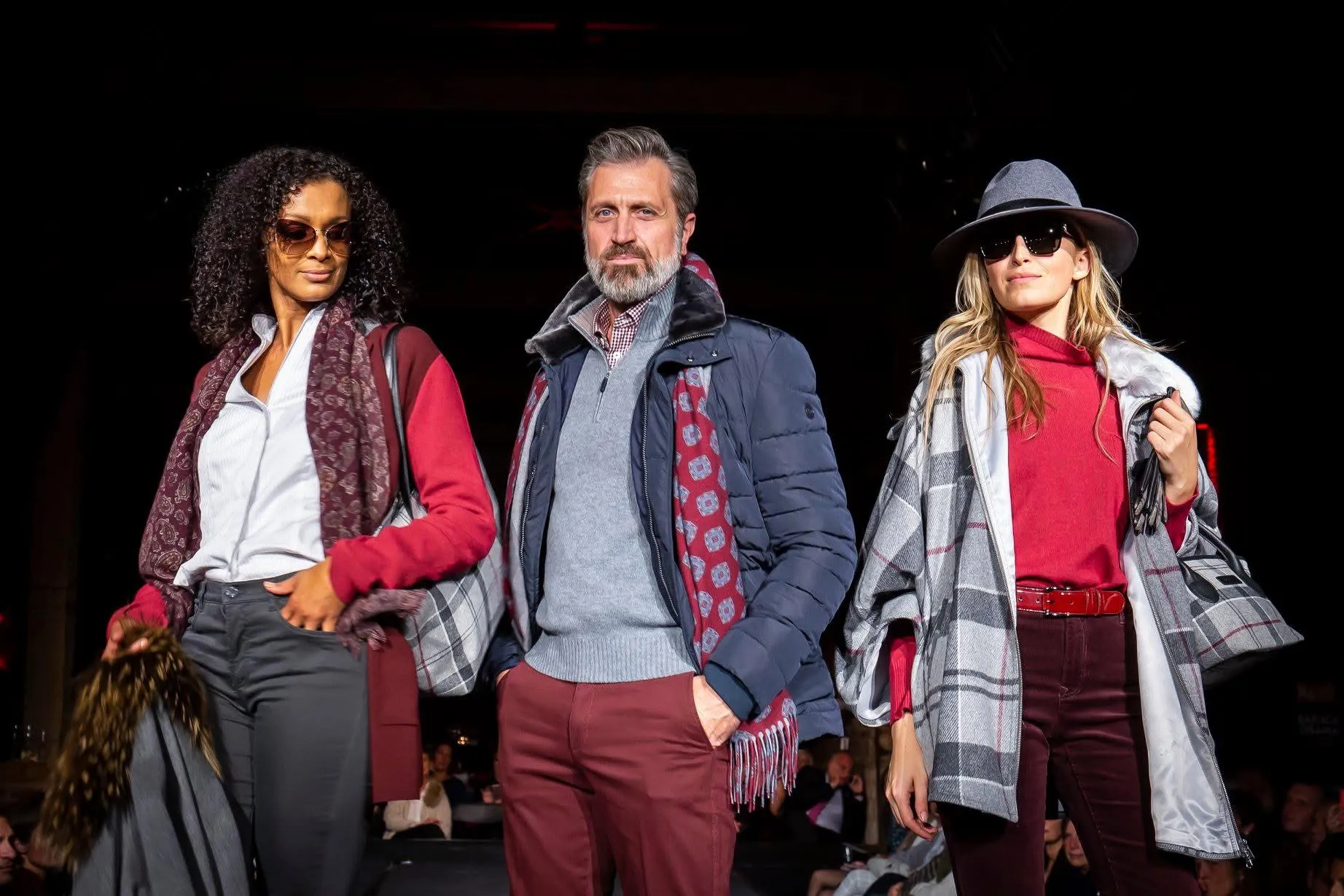Silhouettes Homme et Dame sur le podium des Fashion Days de la Maison Roussel