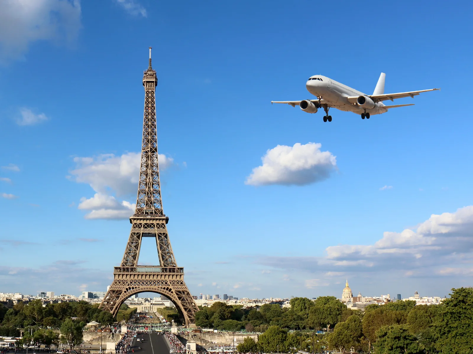 A business jet on approach to Paris with the Eiffel Tower in view within French controlled airspace