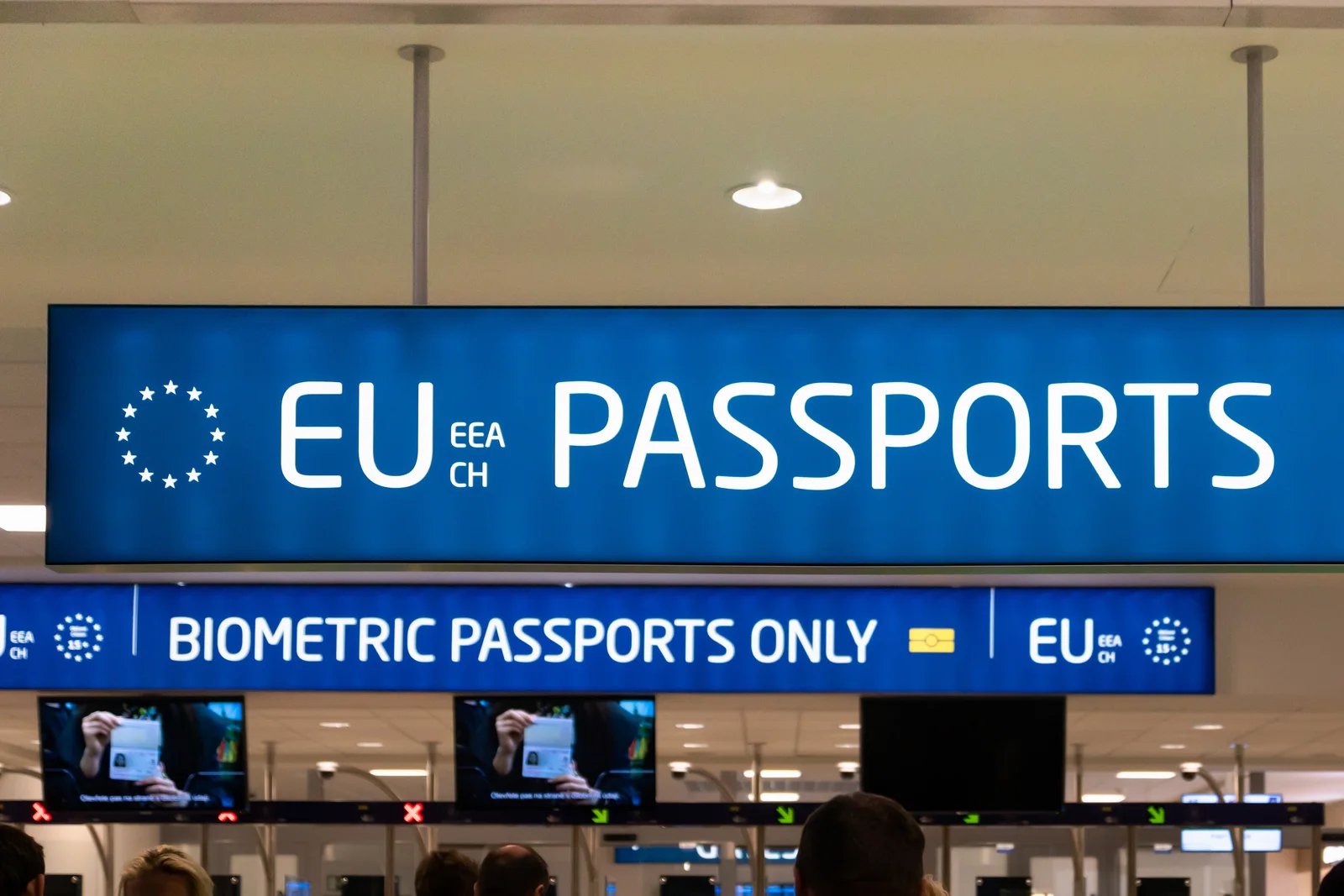 European Union sign for the biometric Entry/Exit System passport control