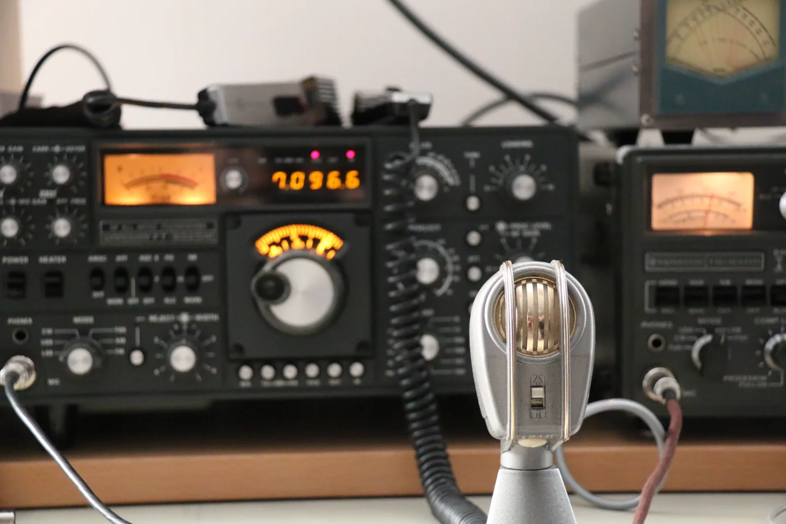 An HF and VHF radio transceiver and microphone used for voice clearances
