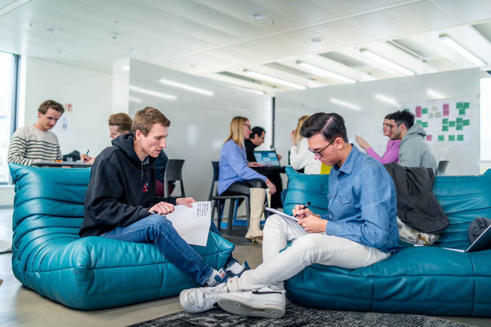 Founders and students at a Frankfurt School Entrepreneurship Centre event