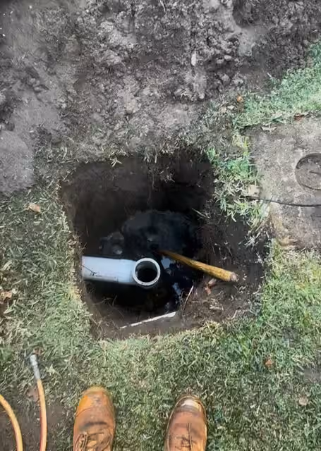 Compact excavation access pit