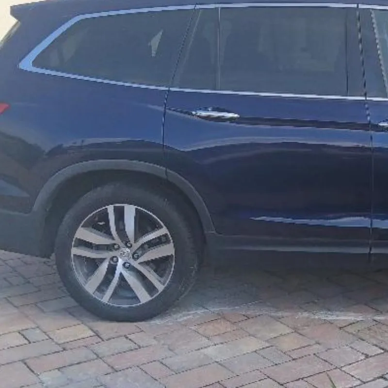 Blue Honda Pilot passenger-side rear door restored after mobile auto body repair in Tampa