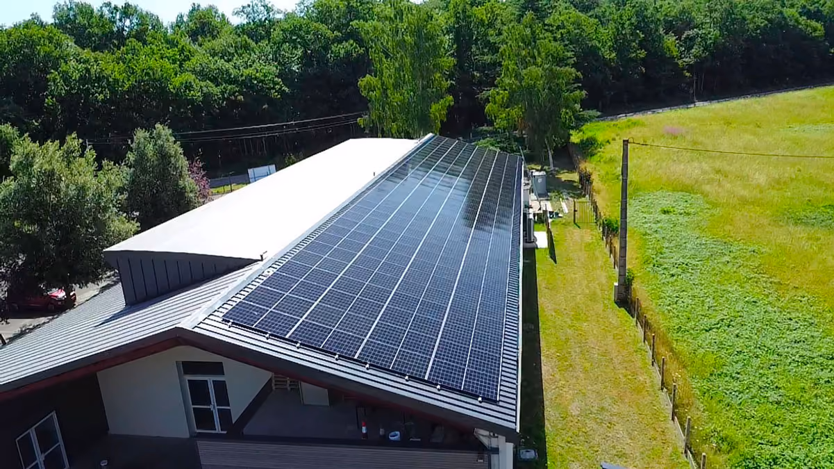 Installation photovoltaïque réalisée pour l'Atelier de Bazainville