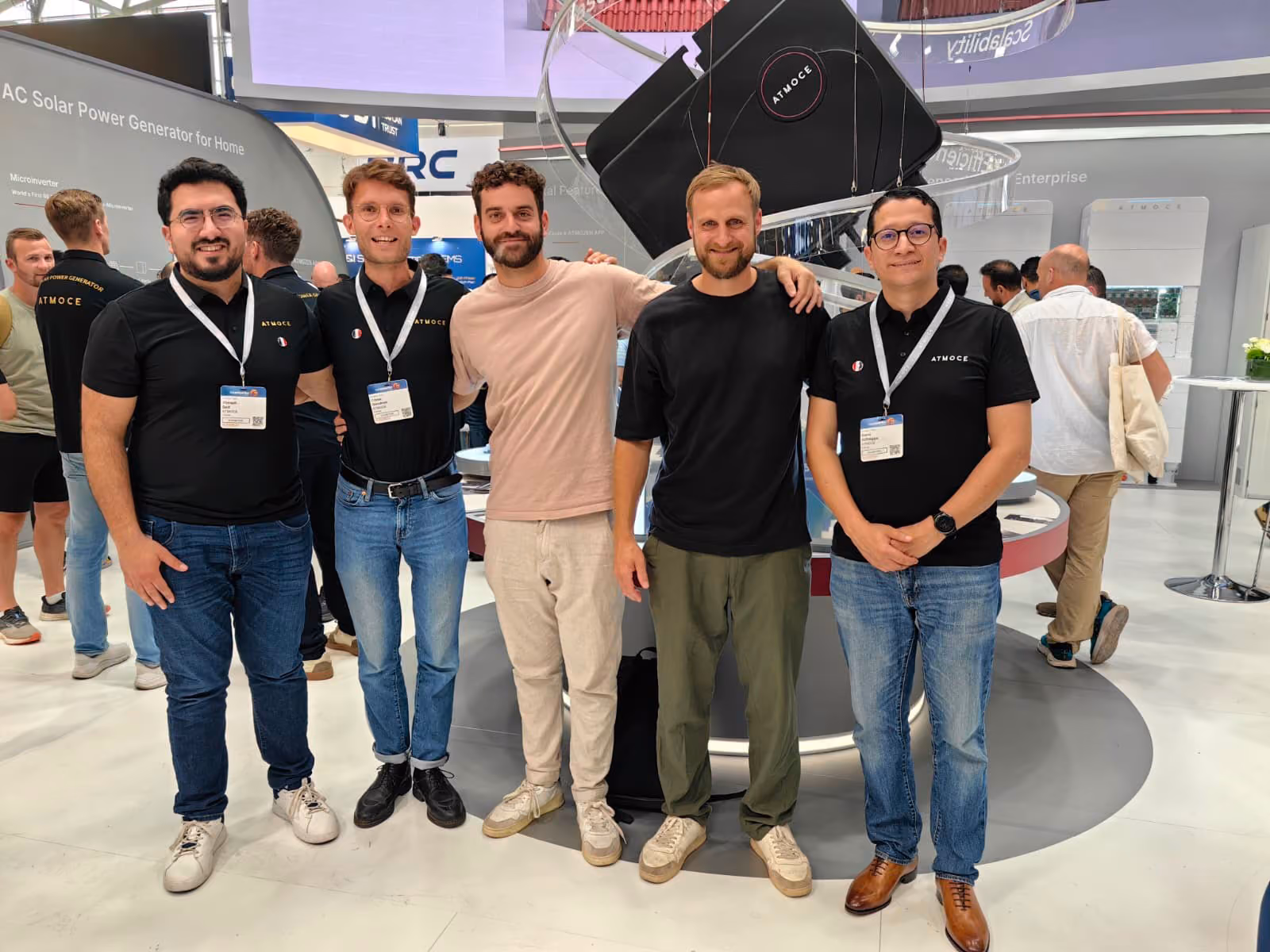 Equipes Soli et Atmoce réunies pour la remise du prix "Top Installation Partner Award"