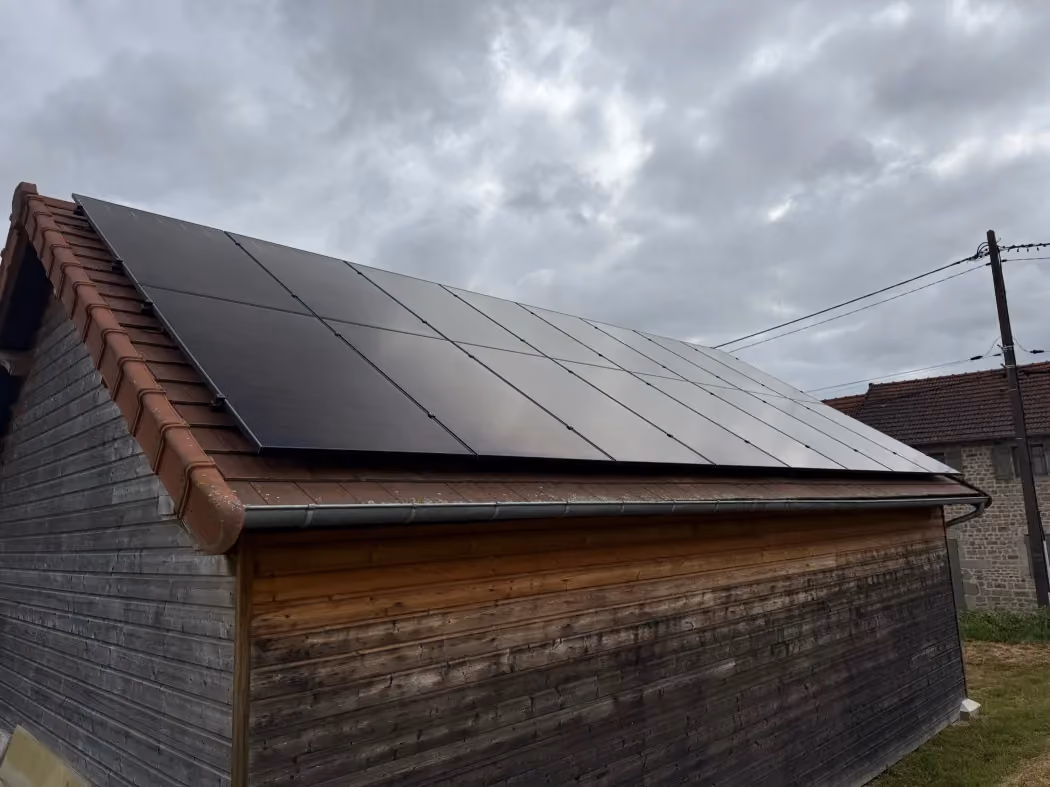 installation-16-panneaux-solaires-saint-domet-creuse-creuse-a715dc-1