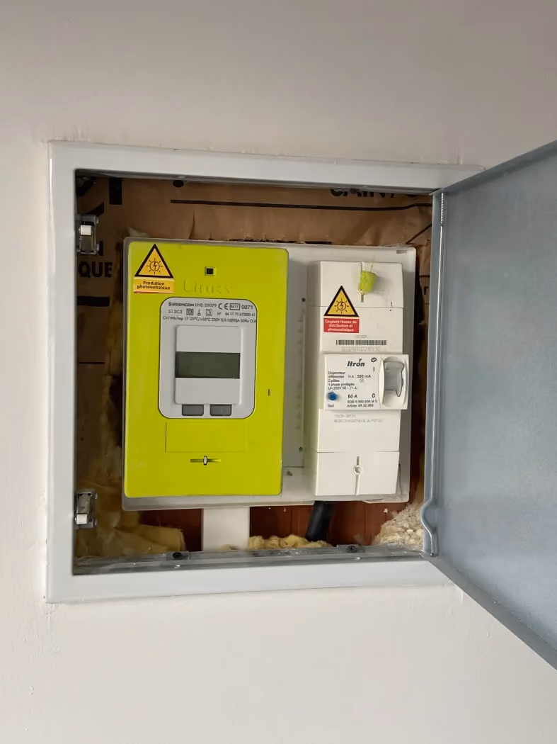 installation-12-panneaux-solaires-elancourt-yvelines-yvelines-3290c2-1