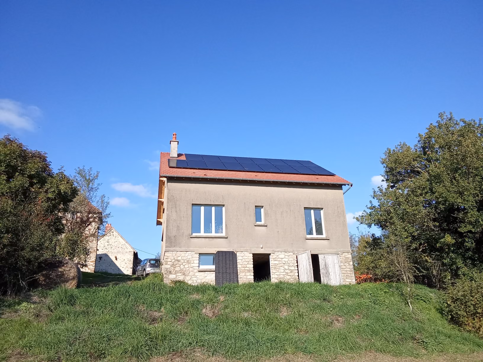 installation-17-panneaux-solaires-la-celle-dunoise-creuse-creuse-3c65cc-1