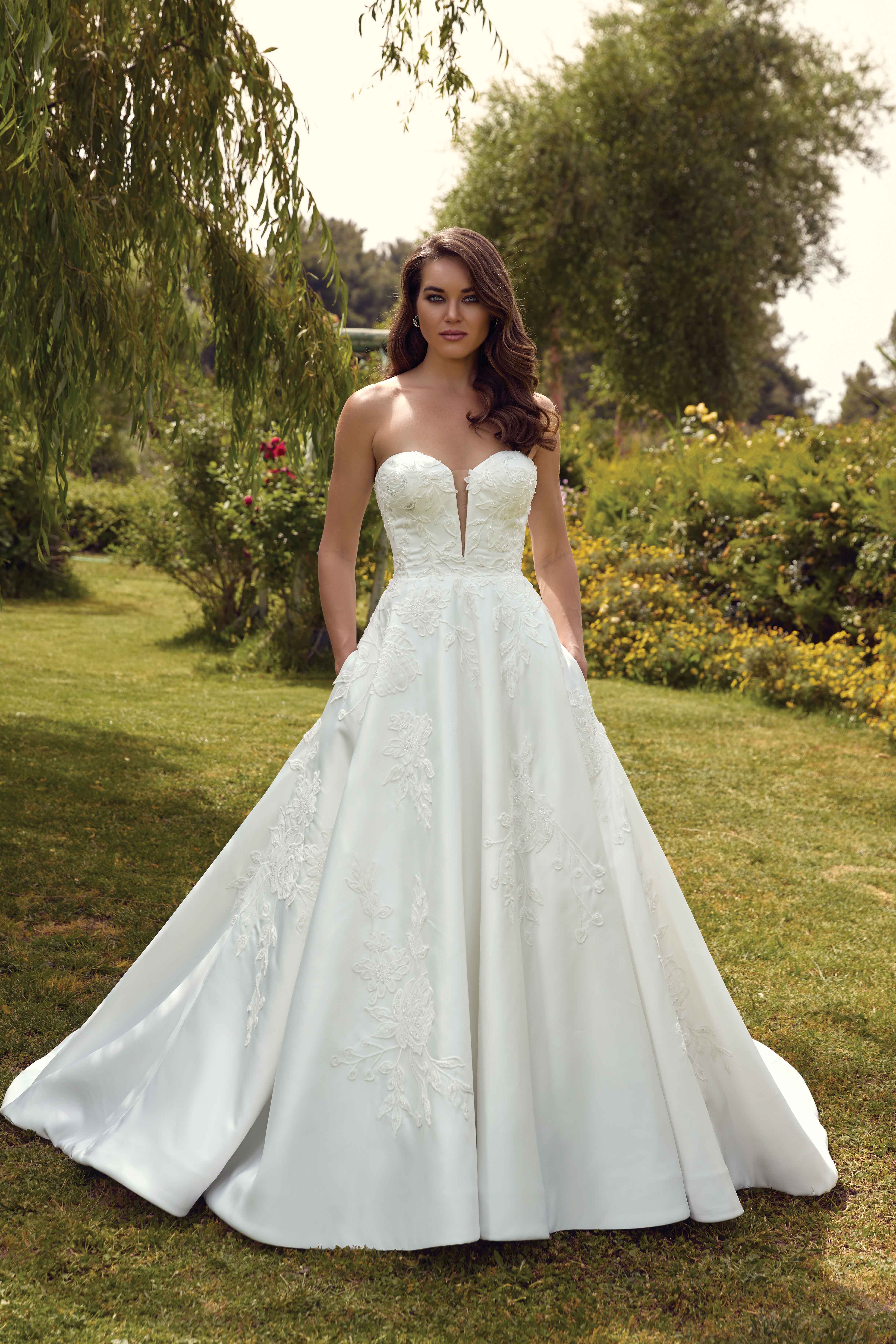 Ein Brynn Full Hochzeitskleid