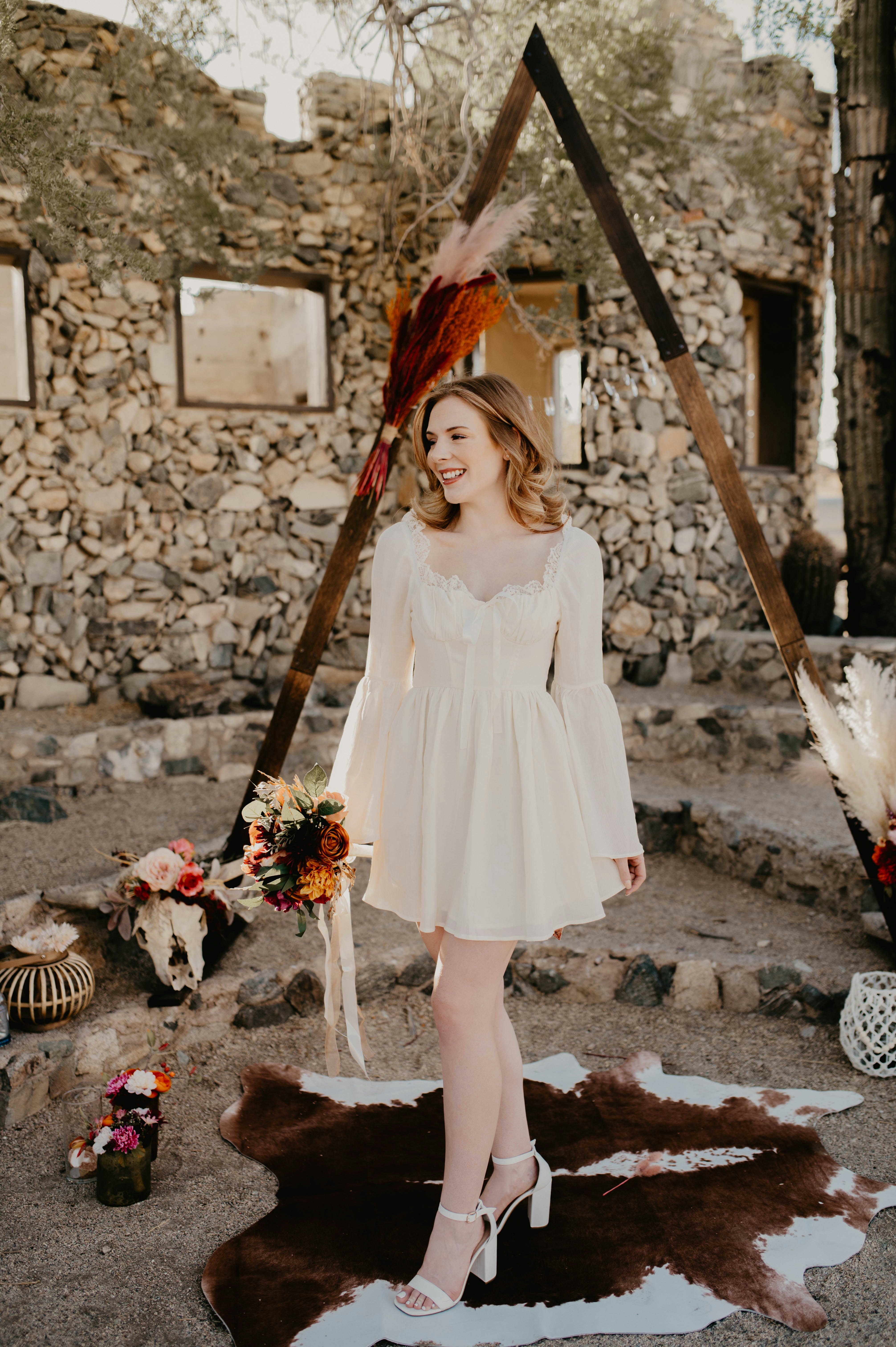 Ein Hochzeitskleid in der Ausführung Kurze Kleider