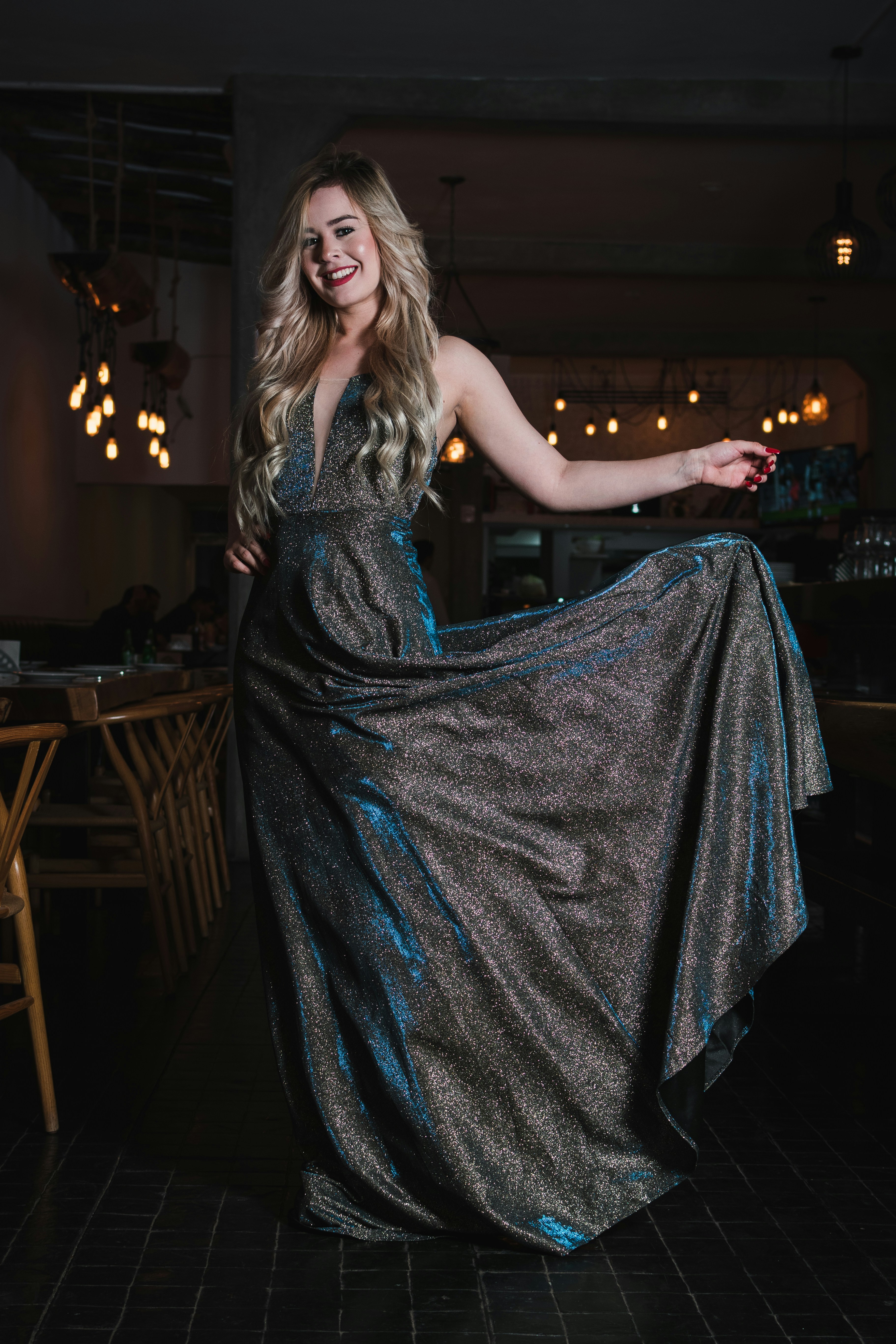 Schönes glitzerndes Abendkleid