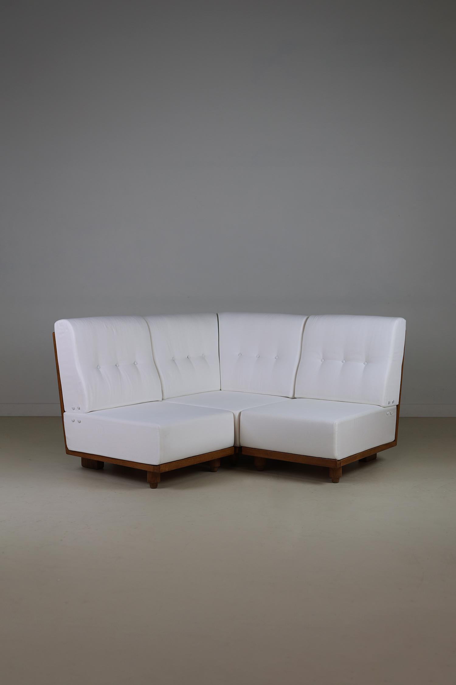 Elmyre modern modular sofa - Large L-shape setup, three-quarter view