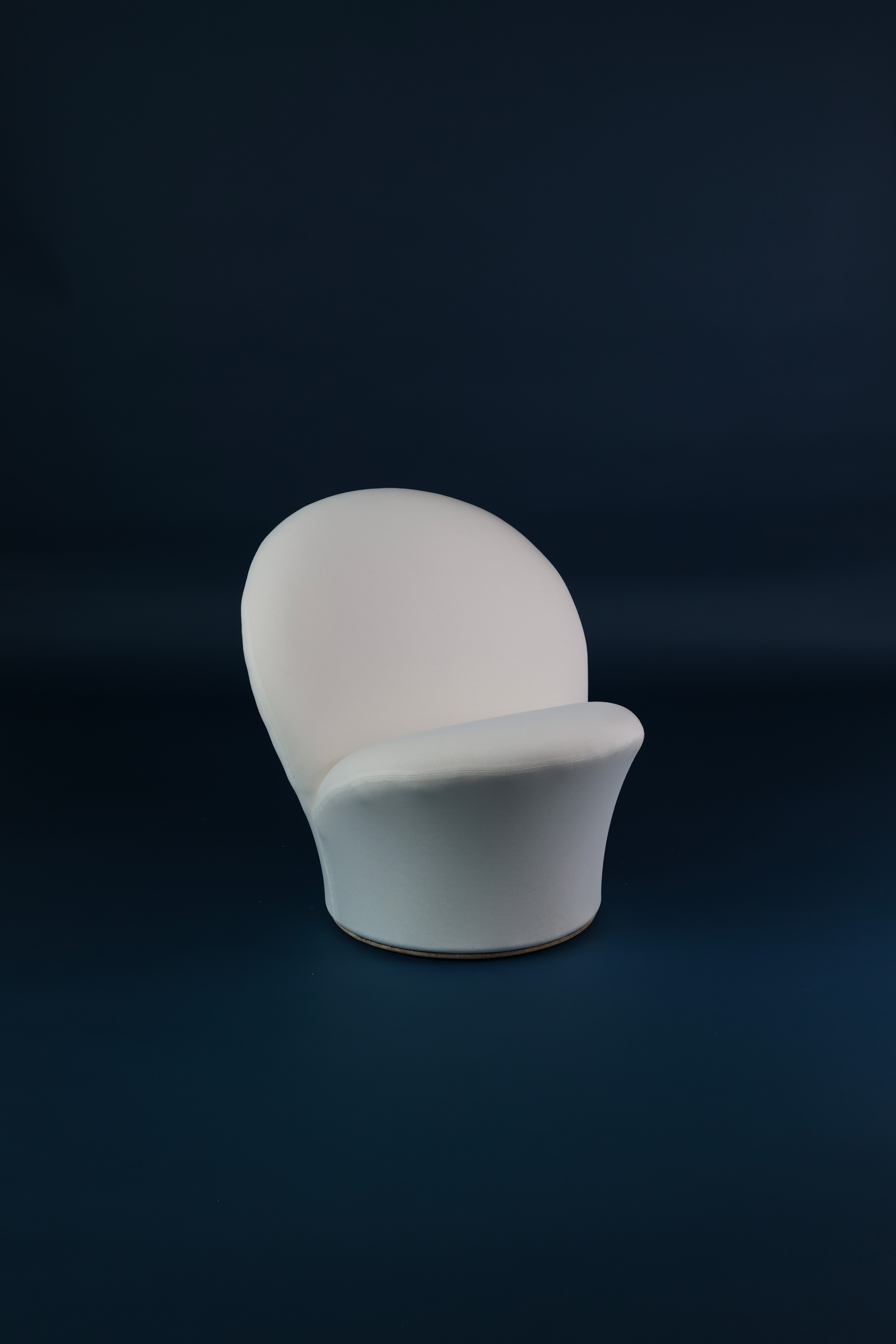 Pierre Paulin designer armchair - Three-quarter view
