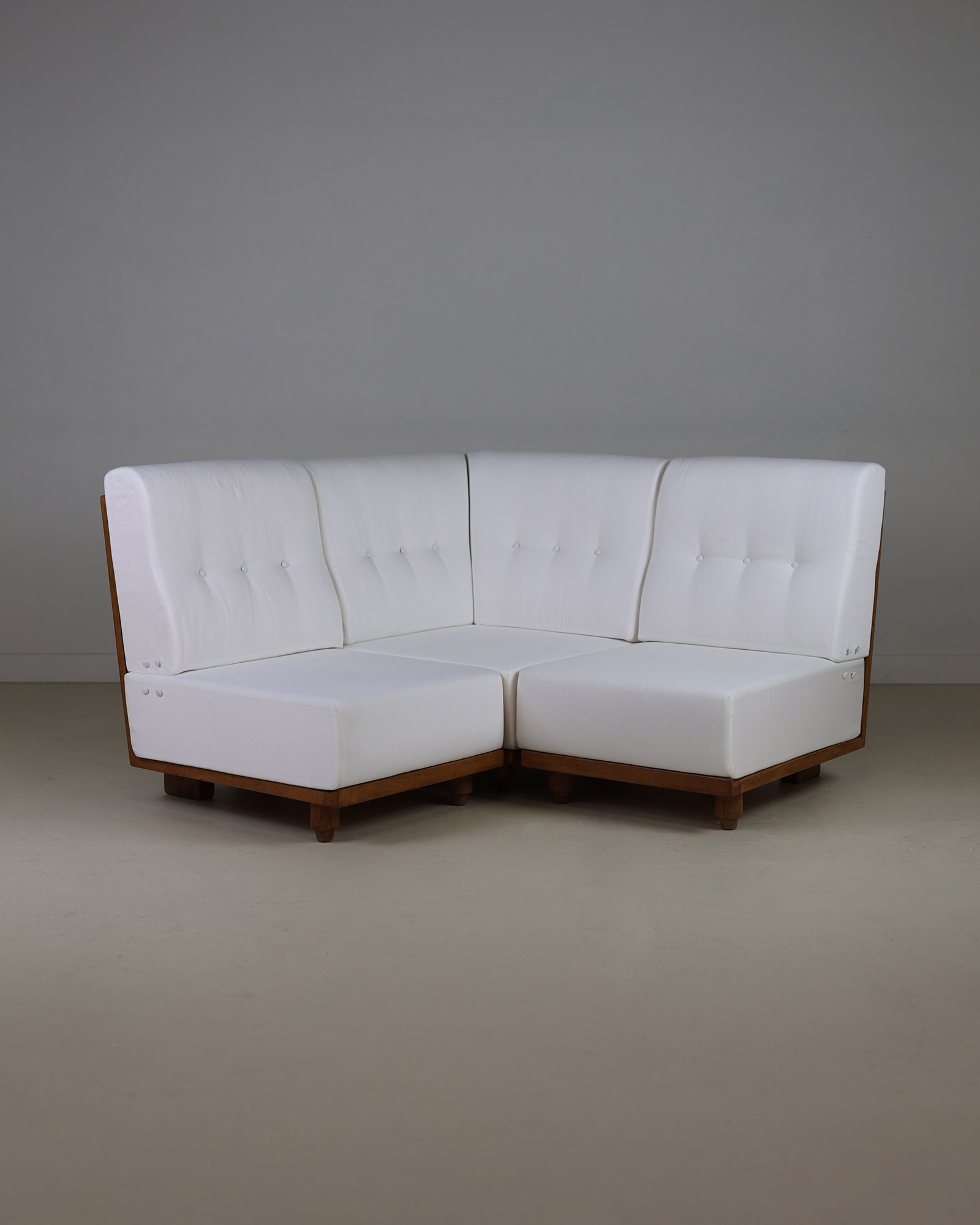 Elmyre modern modular sofa - Large L-shape setup, three-quarter view