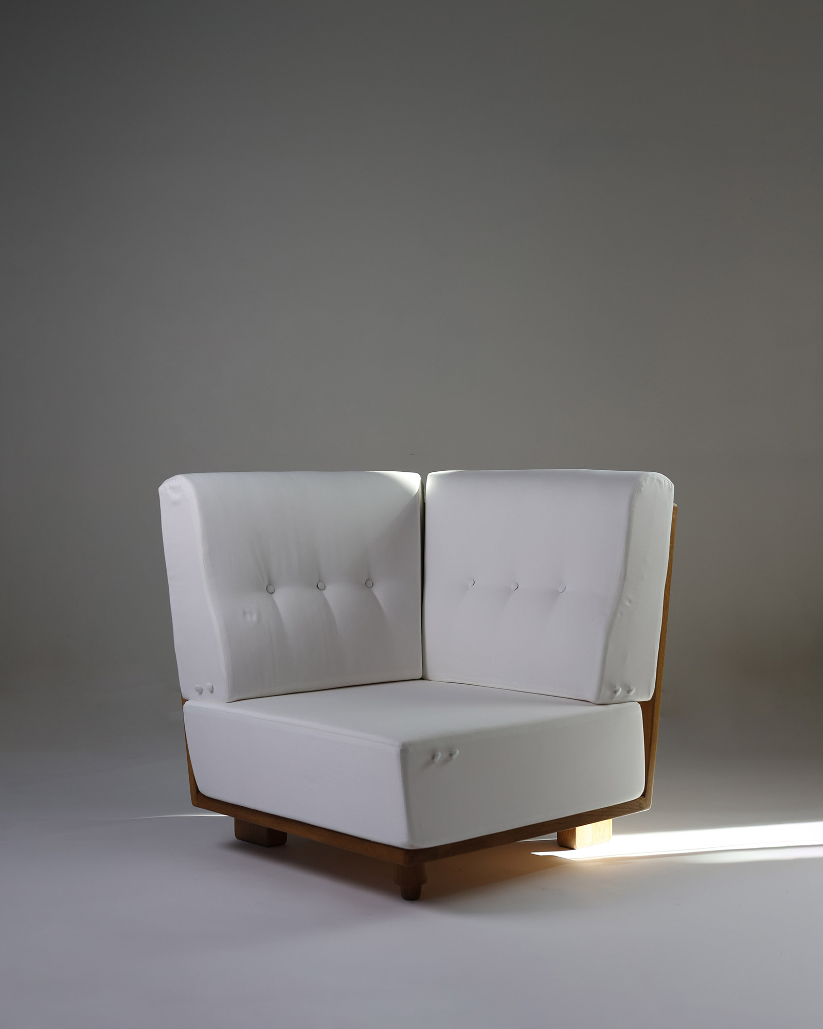 Elmyre modular corner slipper chair module - Front view