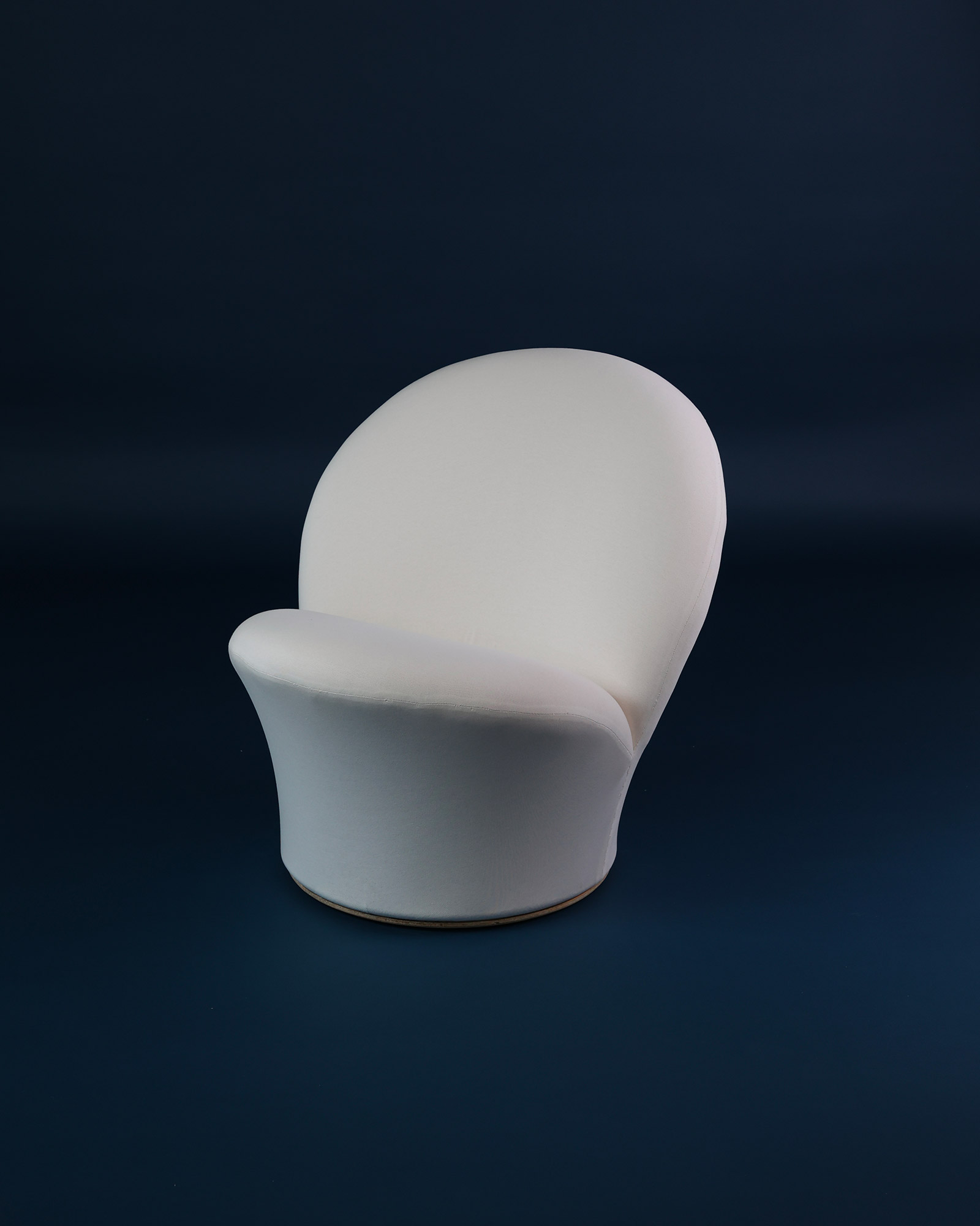 Pierre Paulin designer armchair - Three-quarter view