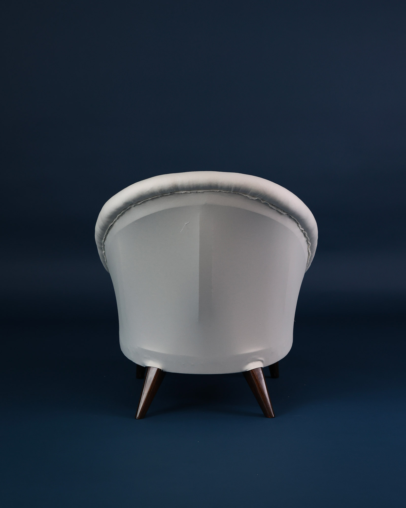 Rounded Egg armchair - Back view