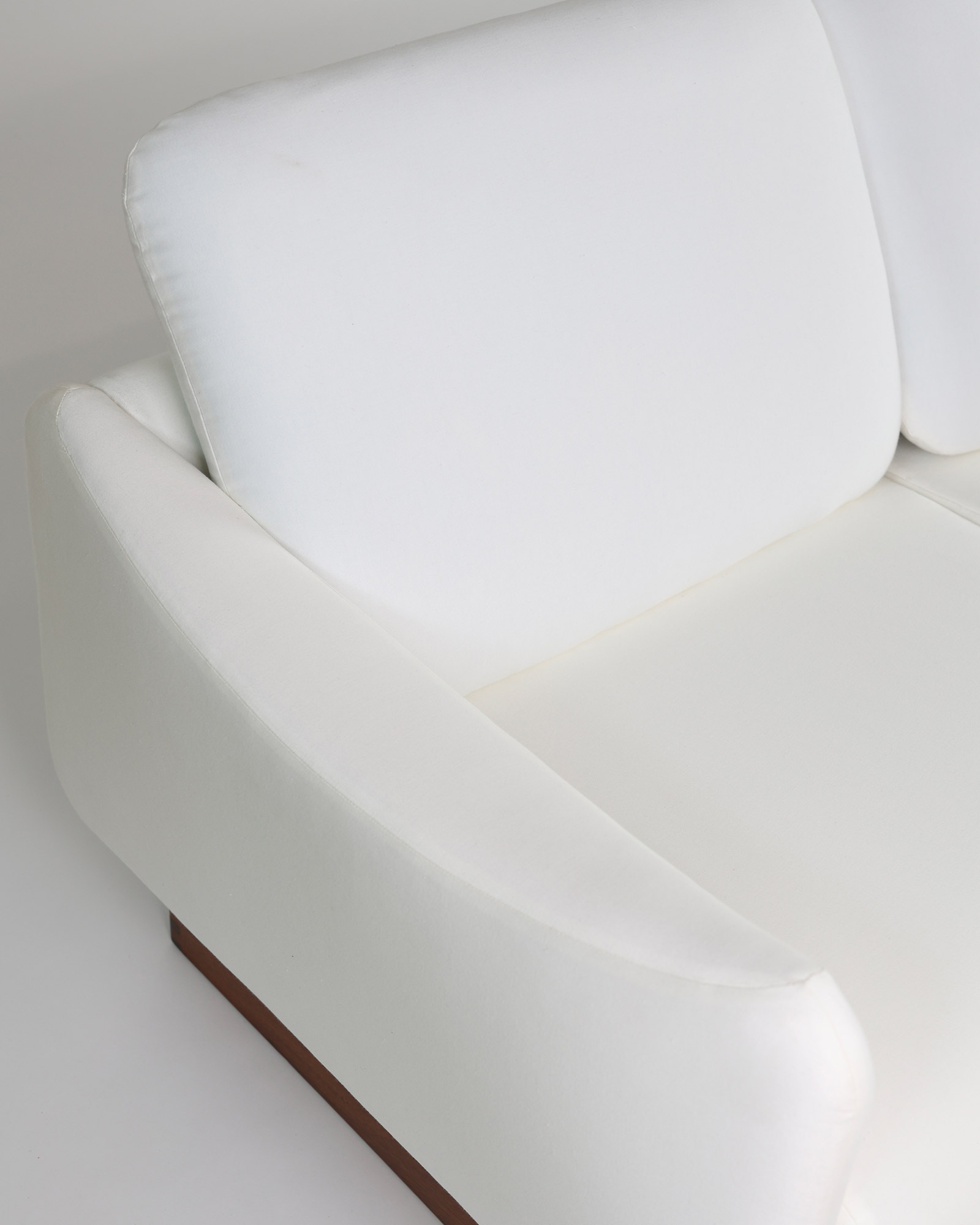 Teckel sofa by Michel Mortier - three-quarter view highlighting the structure and wooden base