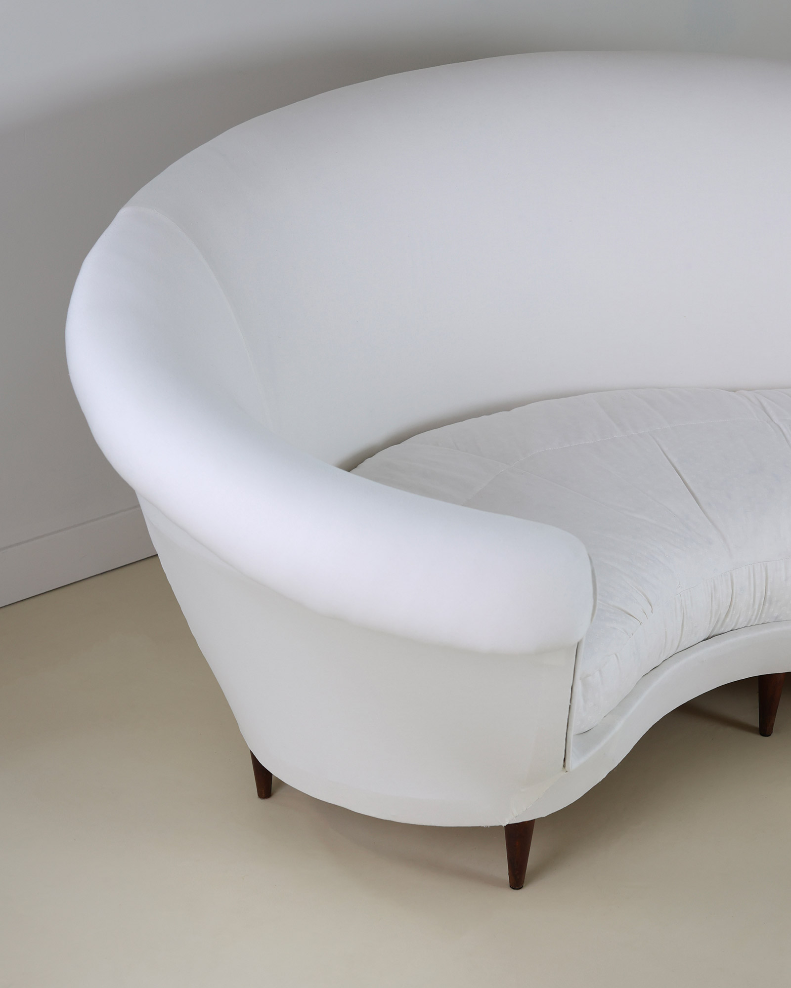 Munari curved sofa by Federico Munari - side view emphasizing the smooth curve of the backrest and structure