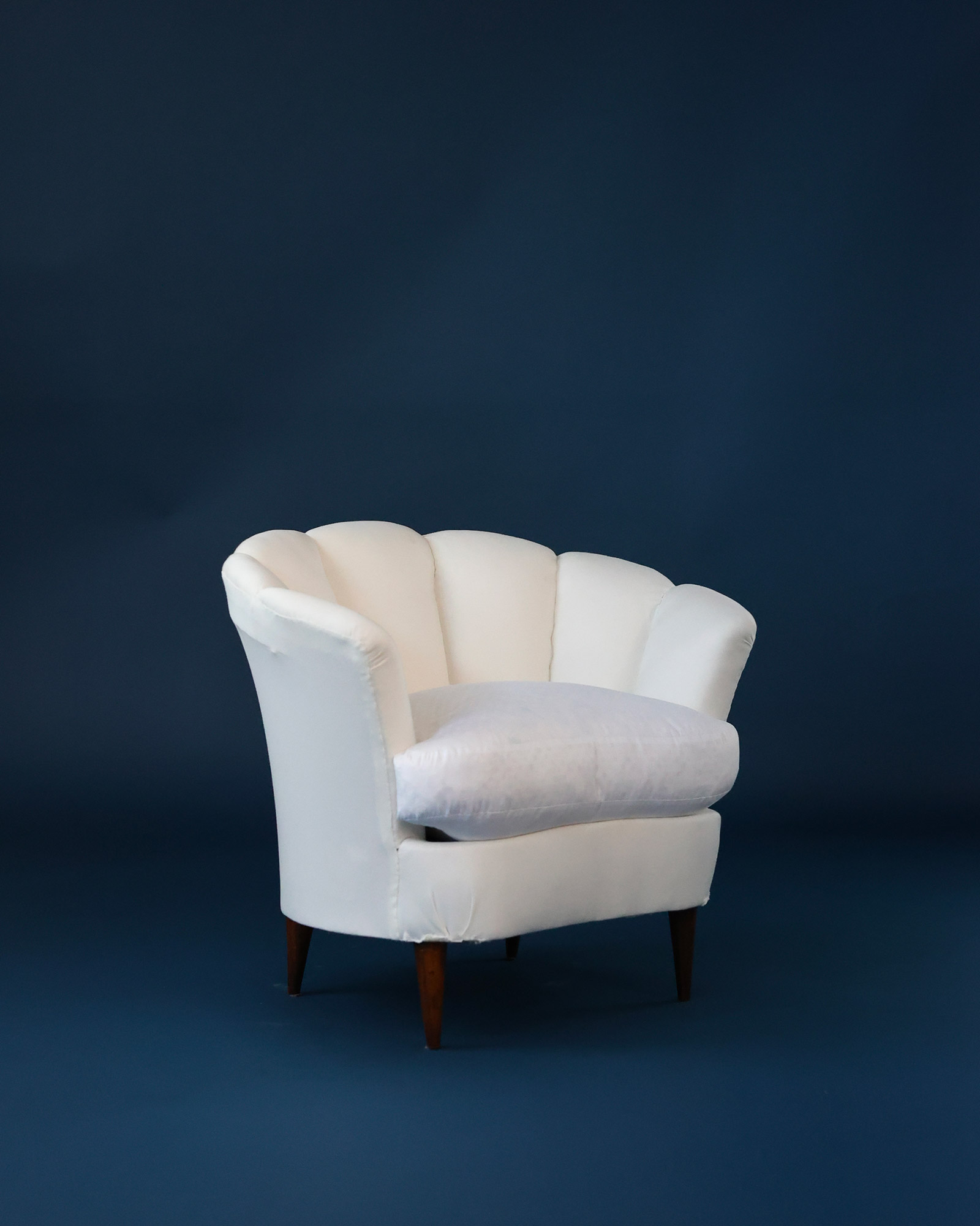 1950s Italian armchair by Gio Ponti - three-quarter angle view highlighting the curved backrest and wooden legs