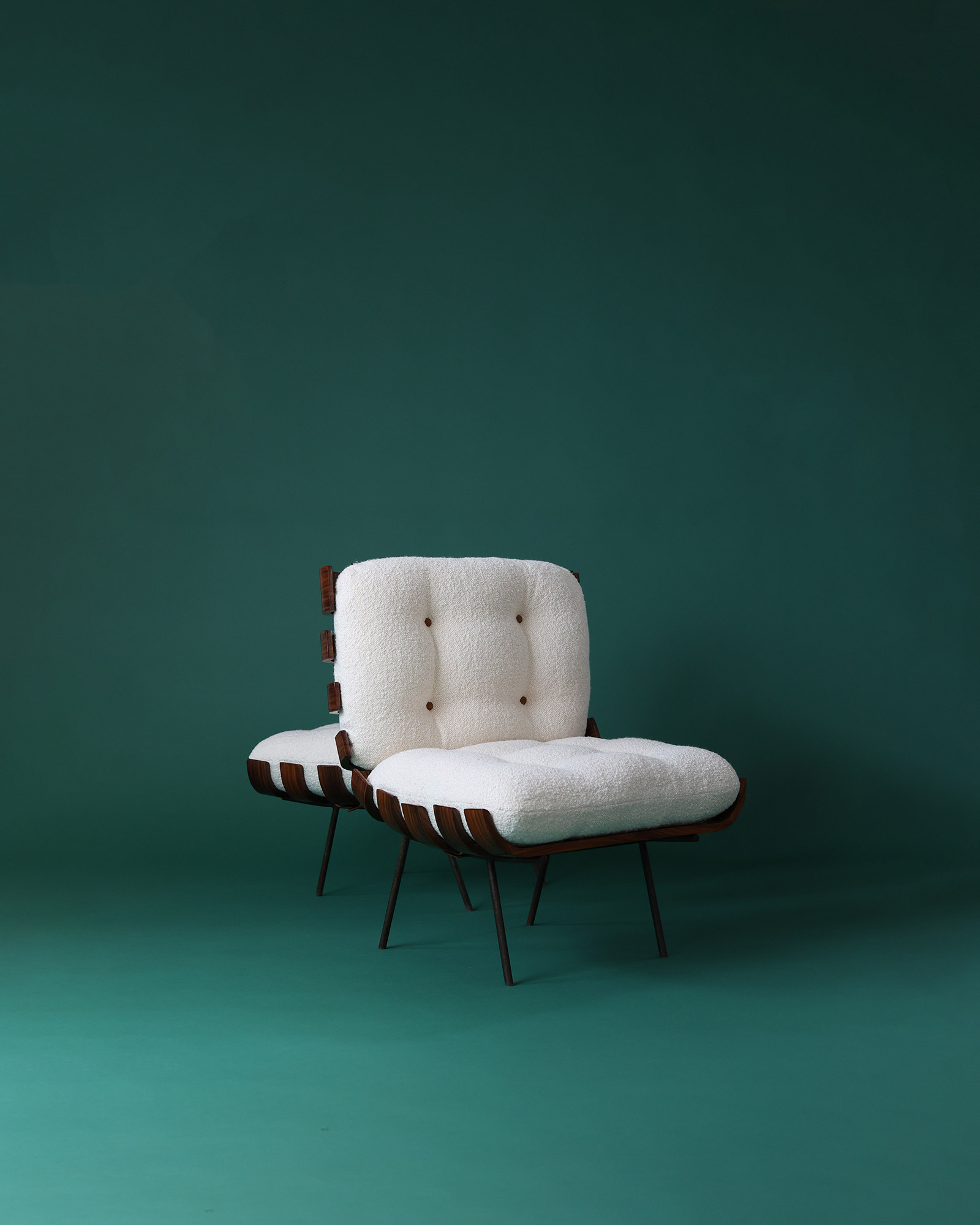 Costela armchair by Martin Eisler and Carlo Hauner - three-quarter angle view showcasing the chair incline and plush upholstery