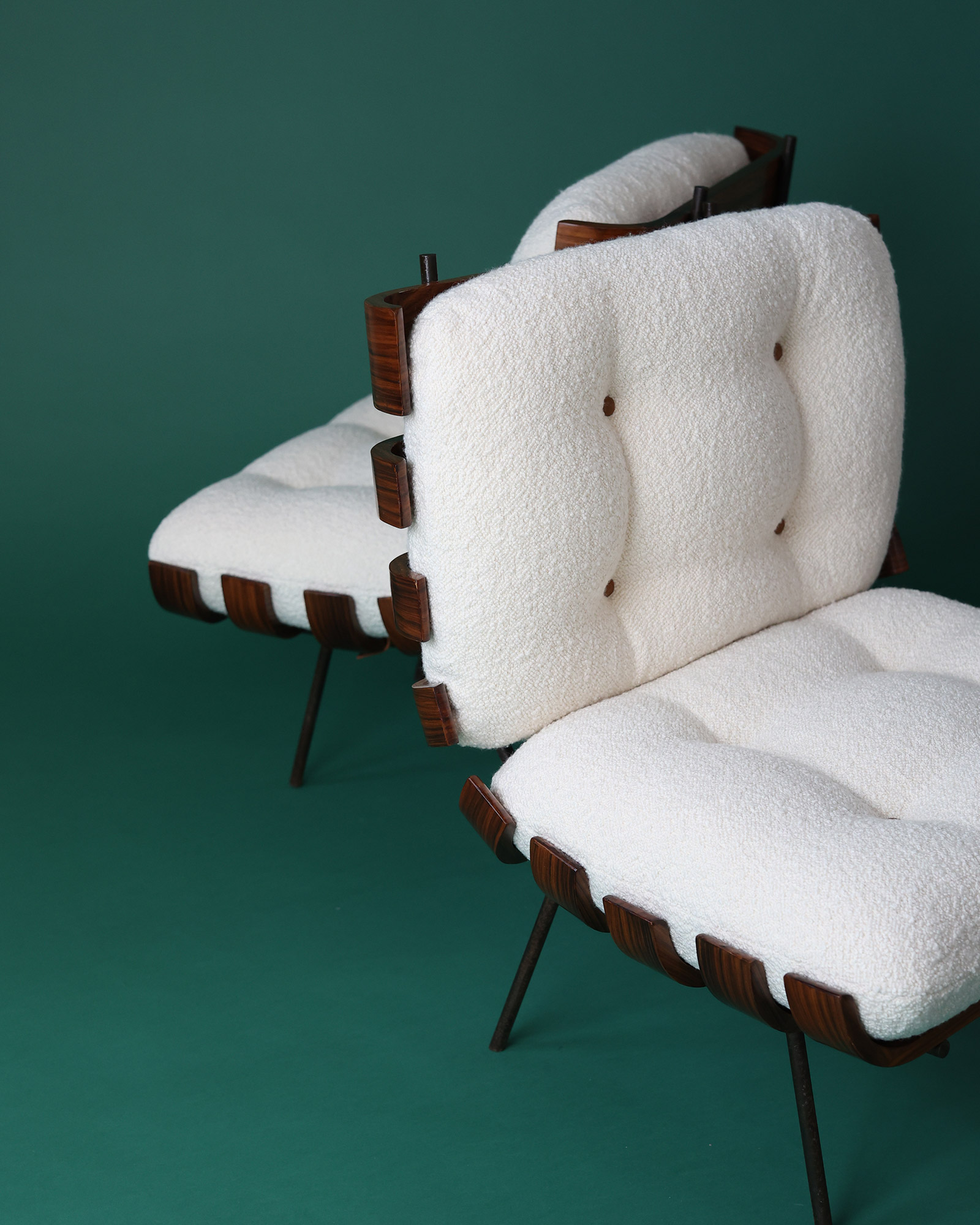 Costela armchair by Martin Eisler and Carlo Hauner - elevated close-up view detailing the tufted cushion and wooden slat design