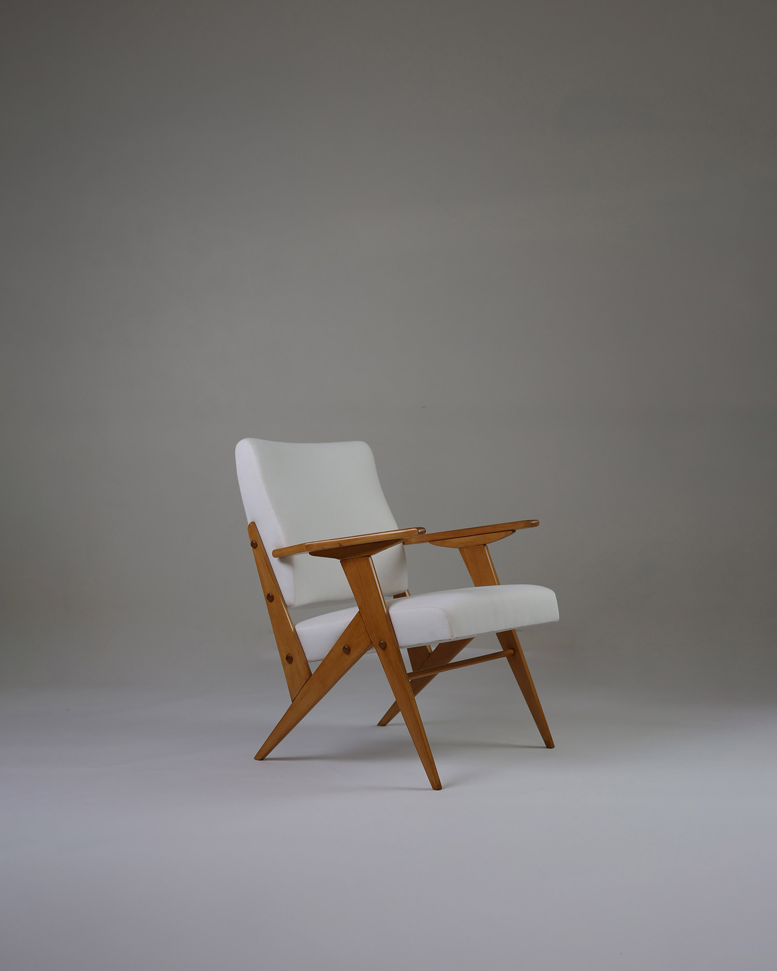 Pair of armchairs by José Zanine Caldas - three-quarter perspective highlighting the architectural wooden structure and armrest