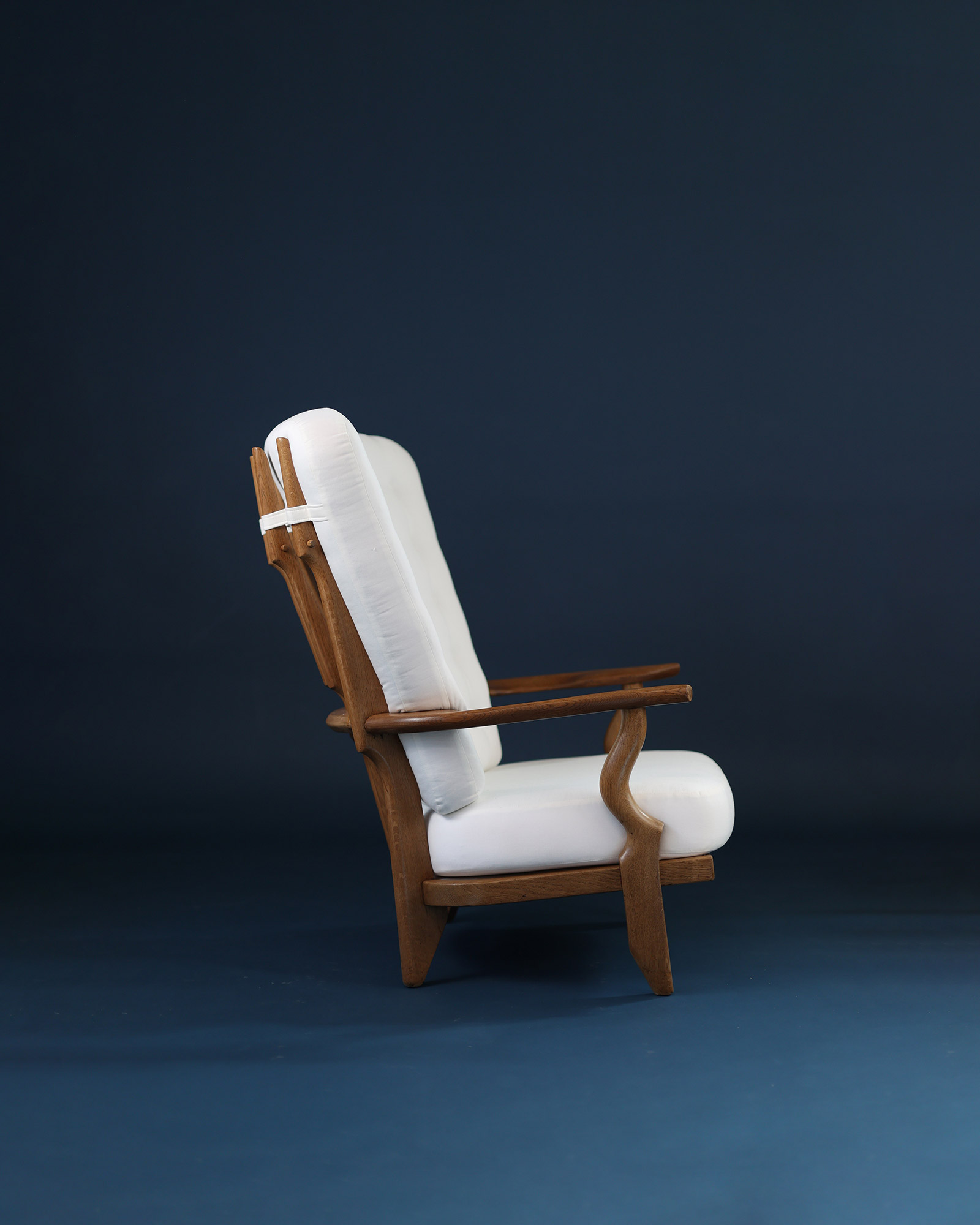 Grand Repos armchair by Guillerme et Chambron - side profile view showing the reclined seat structure and wood legs