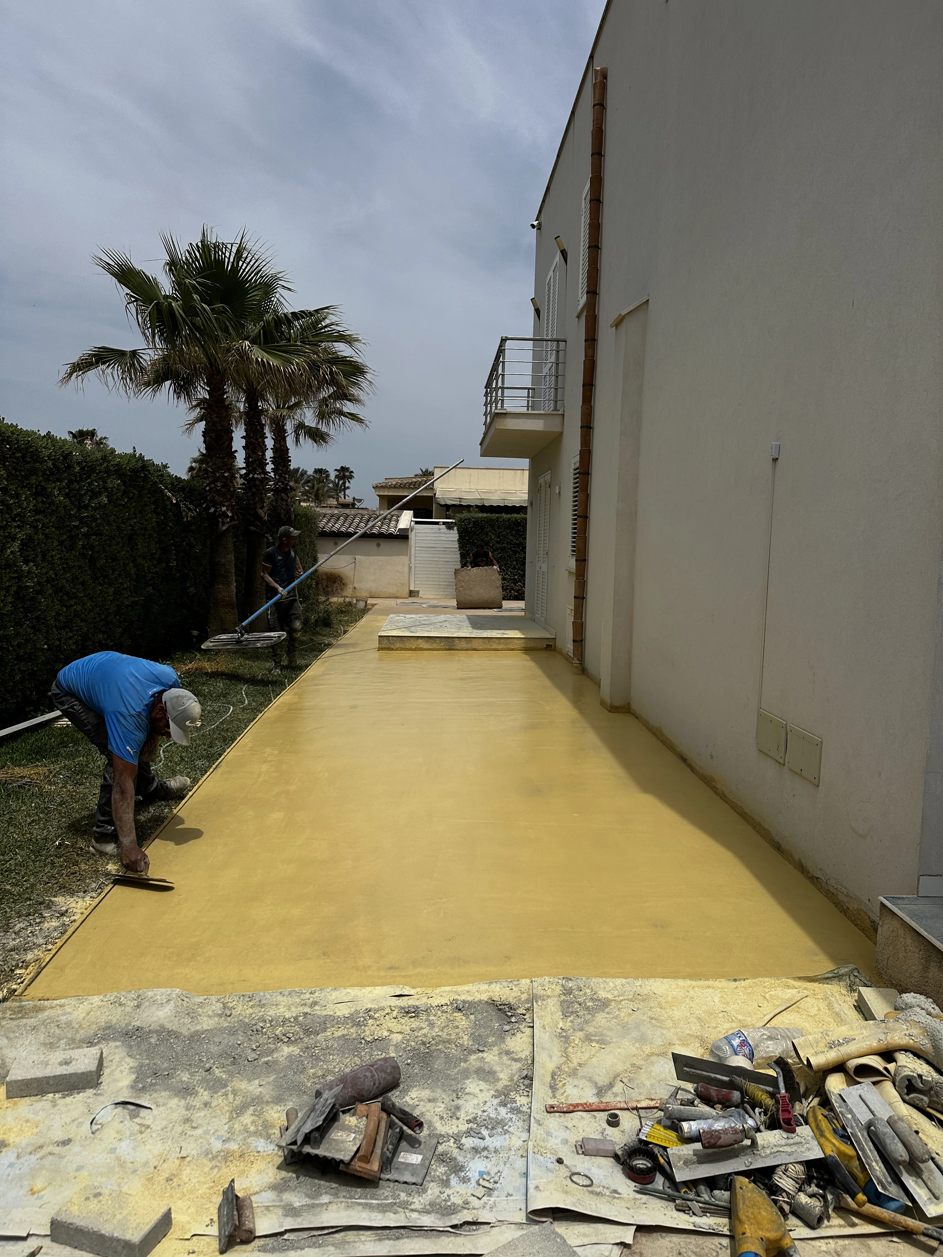 Pavimento stampato effetto pietra per giardino