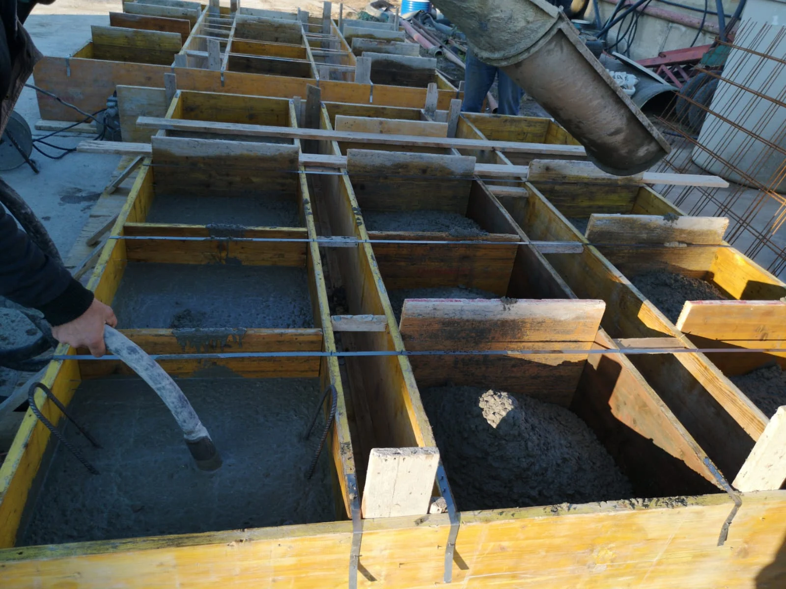 Cantiere con fornitura di calcestruzzo preconfezionato