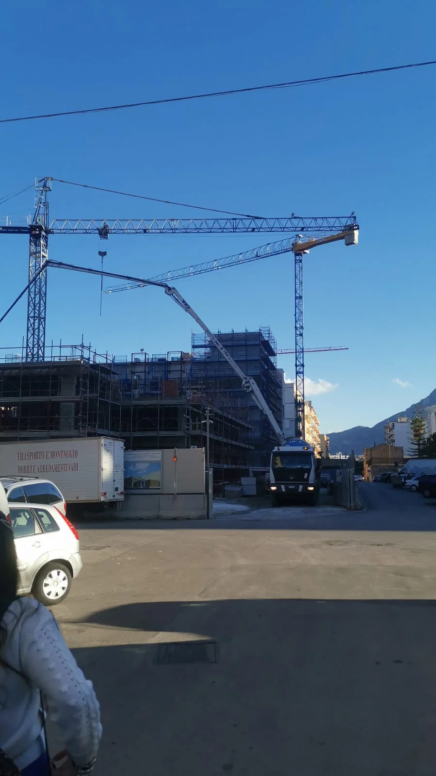 Autobetoniera per la consegna di calcestruzzo in cantiere