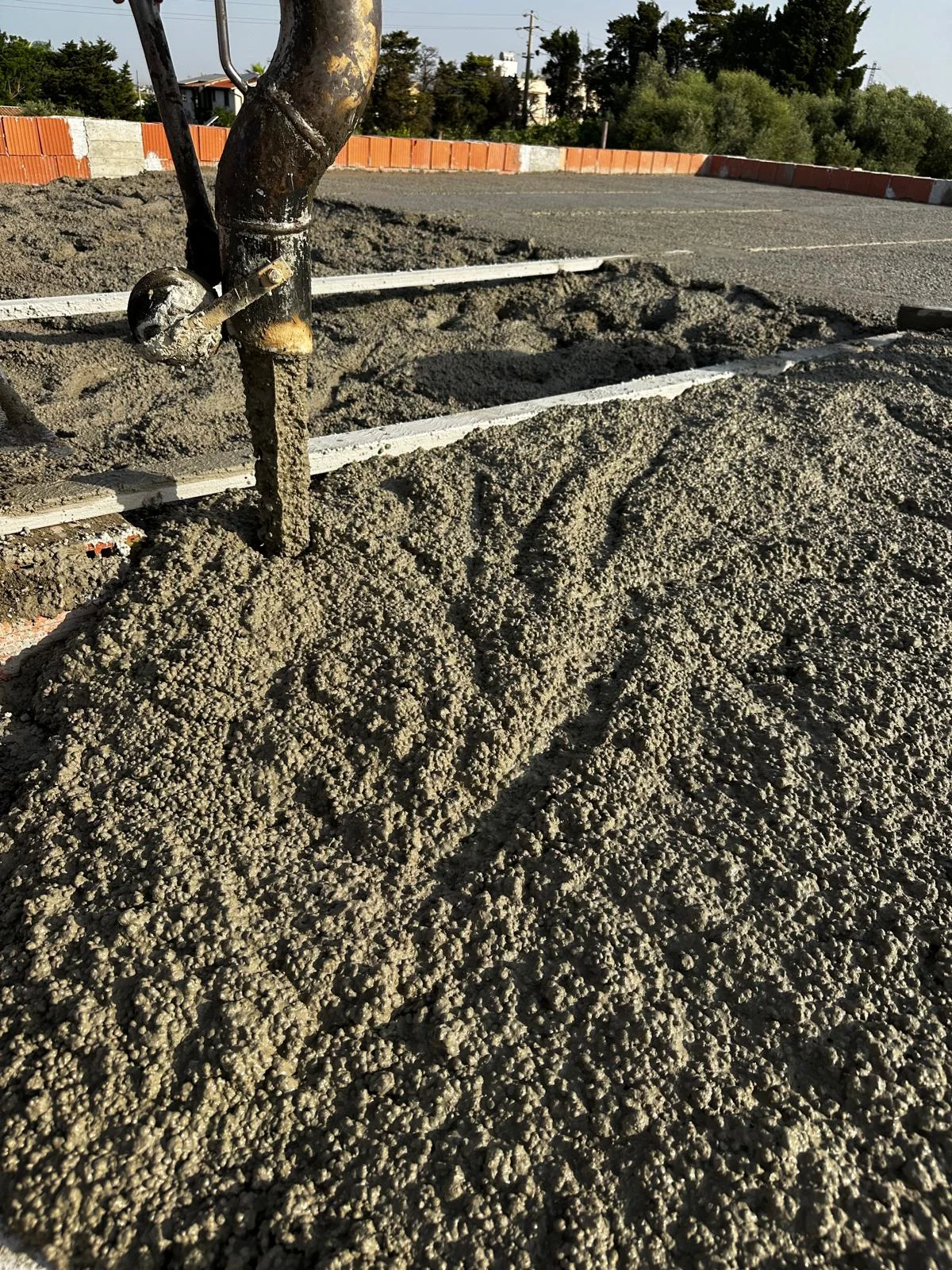 Posa di calcestruzzo preconfezionato in cantiere
