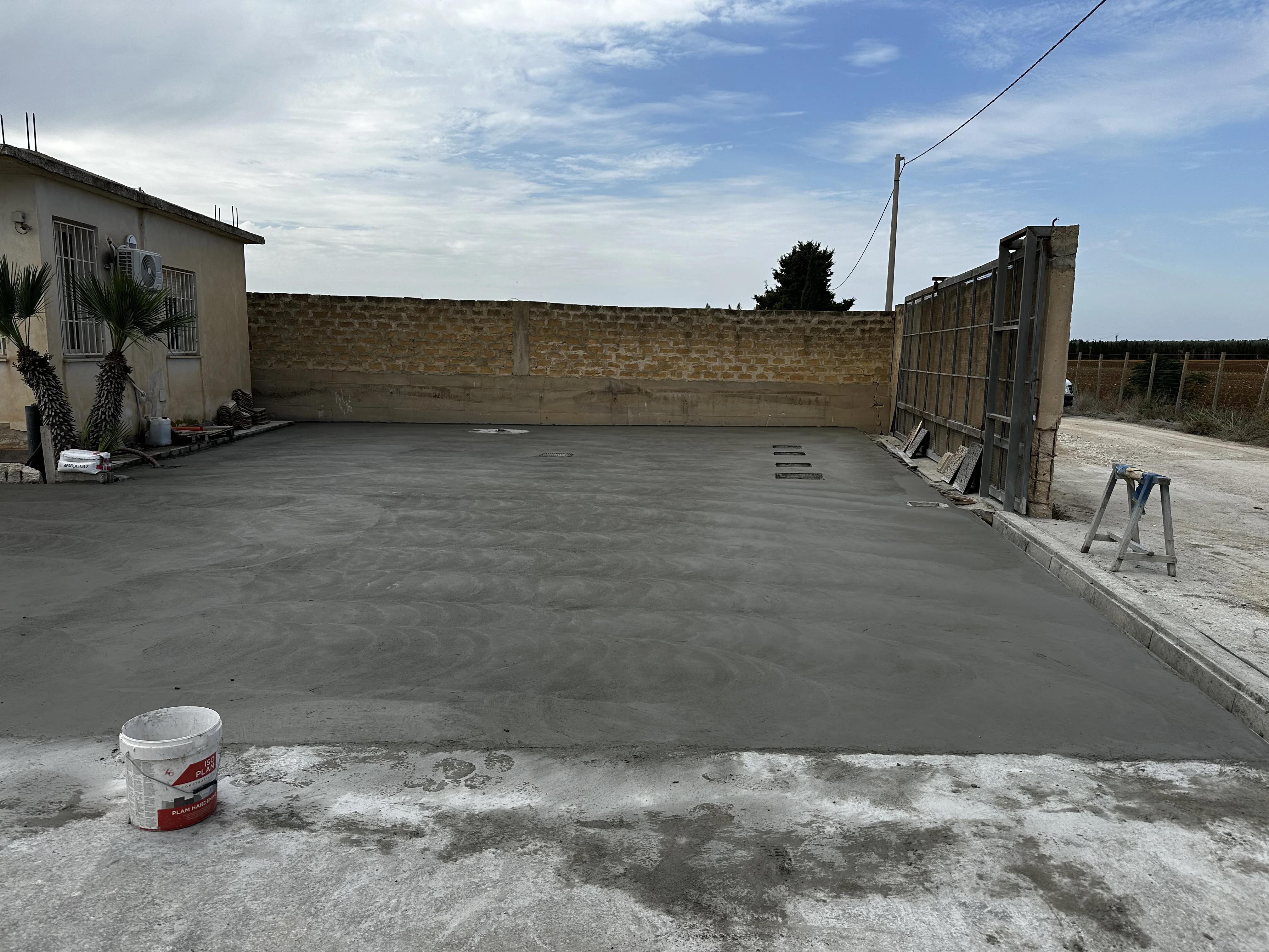 Getto di calcestruzzo preconfezionato in cantiere